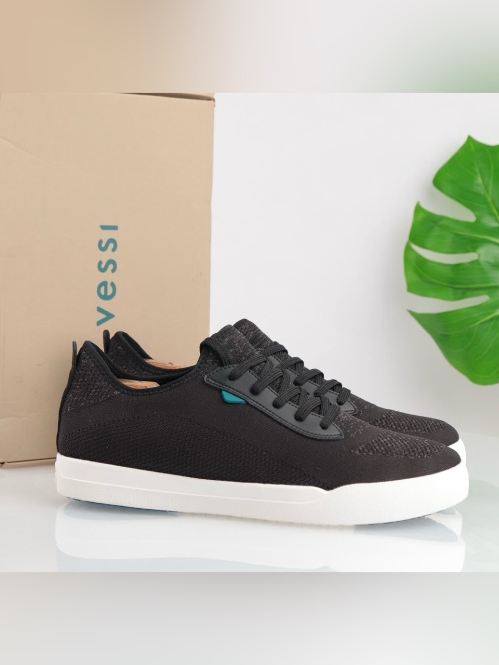 Vessi Weekend Sneaker
Womens Size 8 Waterproof Shoes Asphalt Black White Mens 7
